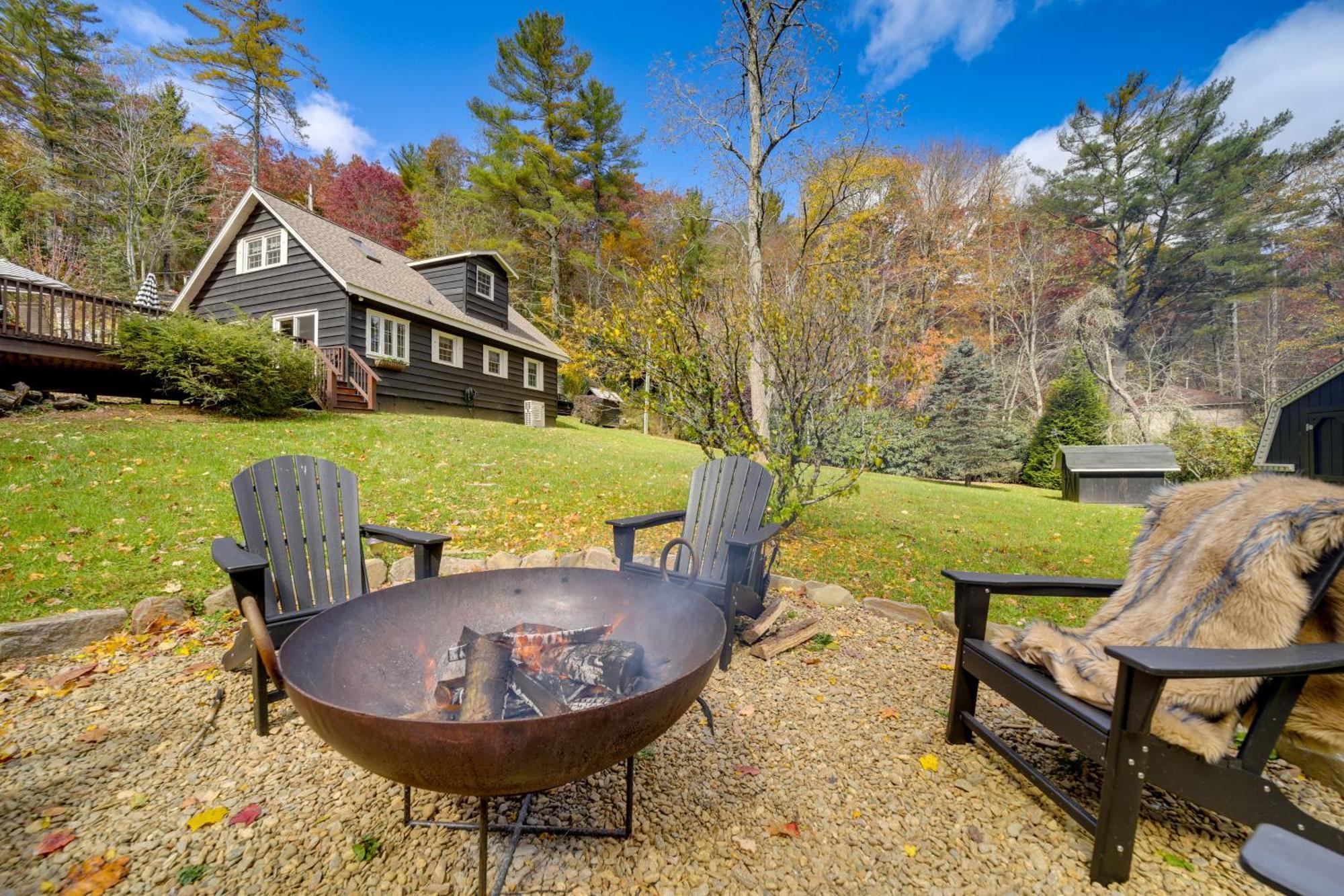 Enchanting Highlands Cottage With Pond And Falls! Exterior foto